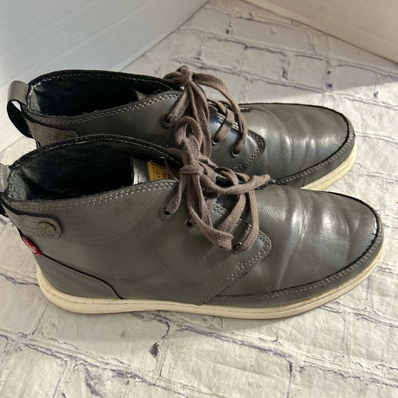 LEVI’S ATWATER GREY CHUKKA ANKLE BRUSHED SNEAKER LIKE BOOTS MENS SIZE 9 - Picture 1 of 13